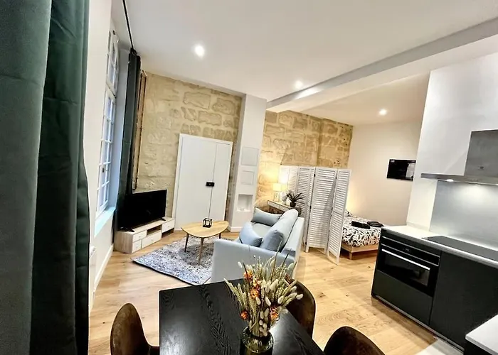 Petit Loft En Centre Historique 아파트 *